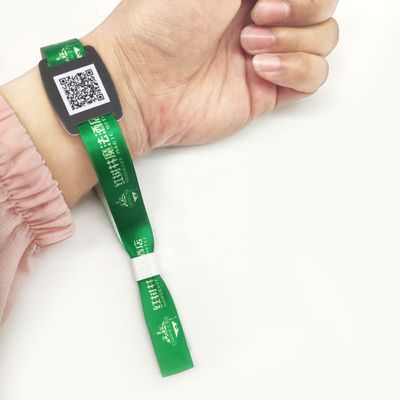 Braccialetti in tessuto satinato a chip RFID personalizzati per commemorazioni di eventi festival