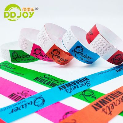 Braccialetti Tyvek a prova d'acqua gialli di carta usa e getta per l'identificazione degli eventi