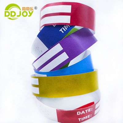 Braccialetti Tyvek a prova d'acqua gialli di carta usa e getta per l'identificazione degli eventi