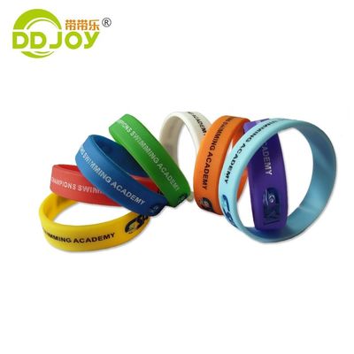 Braccialetto di silicone rosso per eventi Colore solido Braccialetto per adulti Gioielli tipo braccialetti