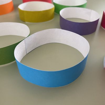 Identificazione cartacea Tyvek Braccialetti Logo personalizzato e codice a barre per l'identificazione