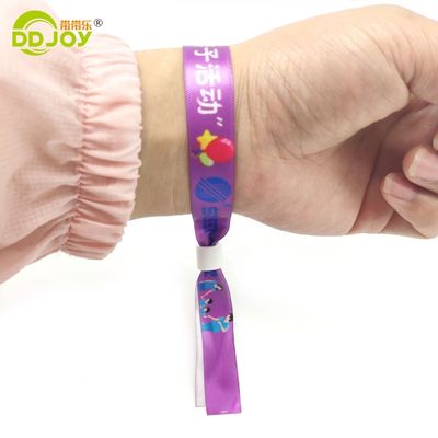 Artwork Logo su misura Sublimazione Lanyard corto Braccialetto tessuto usa e getta per il festival