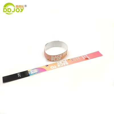 Stampa a colori Logo Tyvek usa e getta Braccialetti per eventi Braccialetti di carta impermeabili