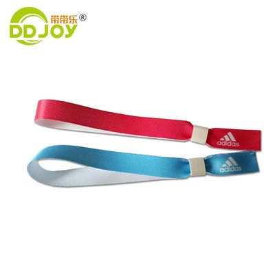 Scenari di utilizzo Braccialetti personalizzati in tessuto satinato per eventi feste e altro