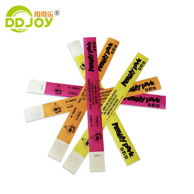 Stampa a colori unici Tyvek Braccialetti di carta per feste Festival Club Parco scolastico DDJOY-TW019