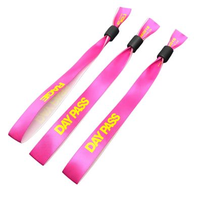 Braccialetti RFID stampati su misura in tessuto satinato per l'identificazione di eventi e festival