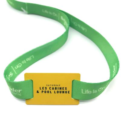 Braccialetti RFID stampati su misura in tessuto satinato per l'identificazione di eventi e festival