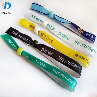Braccialetti in tessuto per feste perfetti per la promozione