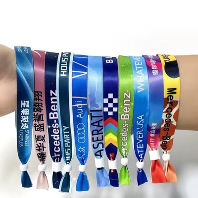 RFID CHIP CUSTOM per bambini Braccialetti con pulsanti di plastica per il controllo di sicurezza del festival