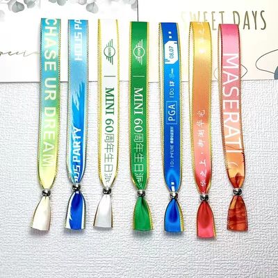 Consigli per eventi personalizzati Feste di festa Braccialetti con chip RFID con stampa del logo su marchi di tessuto
