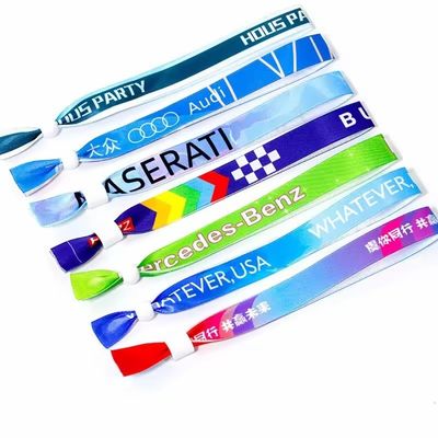 Consigli per eventi personalizzati Feste di festa Braccialetti con chip RFID con stampa del logo su marchi di tessuto