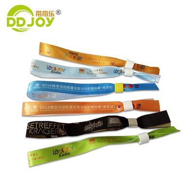 Braccialetti RFID stampati su misura in tessuto satinato arancione per l'evento e l'accesso